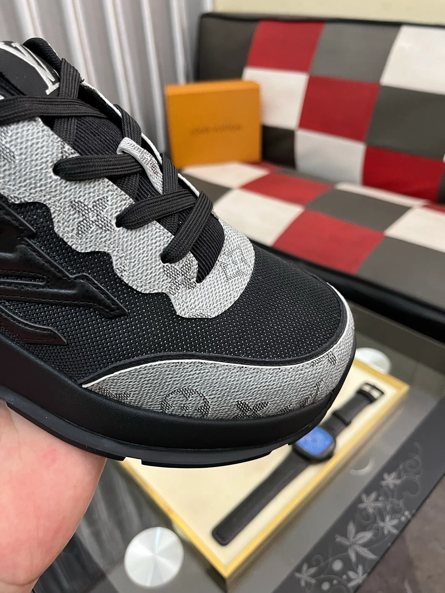 Men's shoes 💰458⌚️⌚️【LOUlS VUlTTON】Louis Vuitton ~ unique and casual style. LV counter purchasing 🏃casual shoes😍😍 are on sale at the men's counter at the same time. Italian imported brands select top-layer Italian cowhide. 🐑Sheepskin lining (refuses to discolor and grind feet) Sole: Original sole specially provided by the original factory 🎬Better in kind Code number: 38-443⃣️Color selection